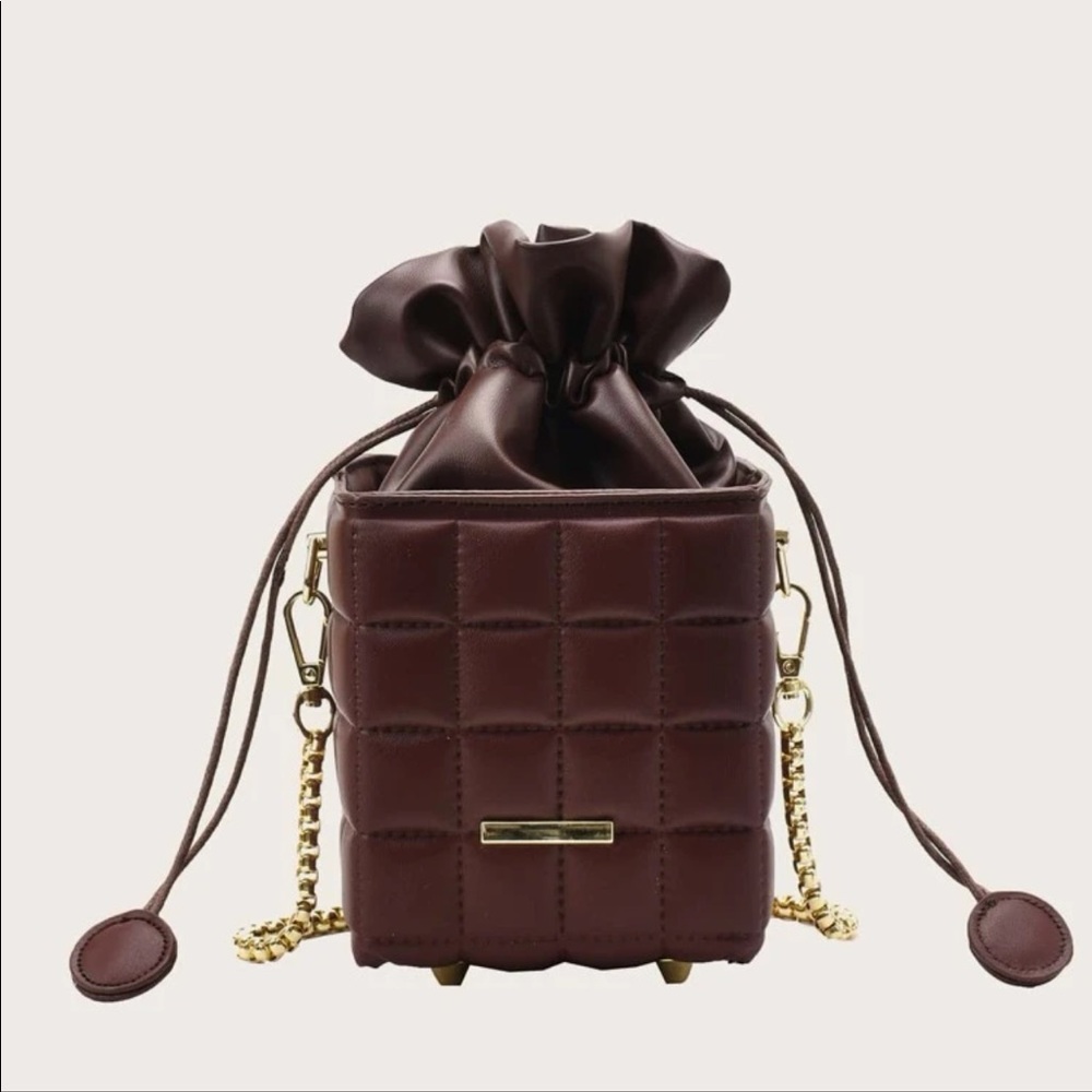 Bucket bag